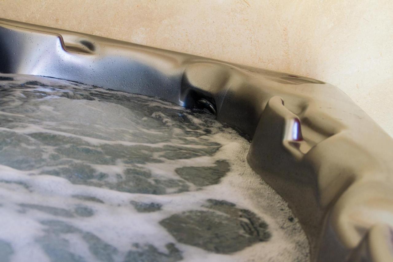 Le Puy Carmin - Chambre D'Hotes Avec Jacuzzi Bazoges-en-Paillers Esterno foto